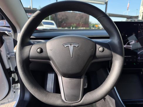 Used 2019 Tesla Model 3 Mid Range image 16