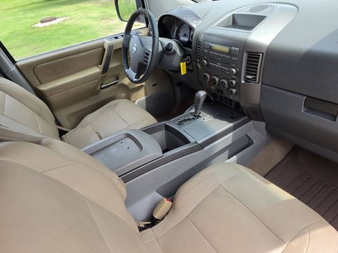 Used 2004 Nissan Armada LE w/ (SR2) Sunroof Pkg (LE) RWD image 4