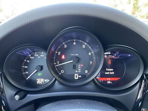 Used 2024 Porsche Macan image 19