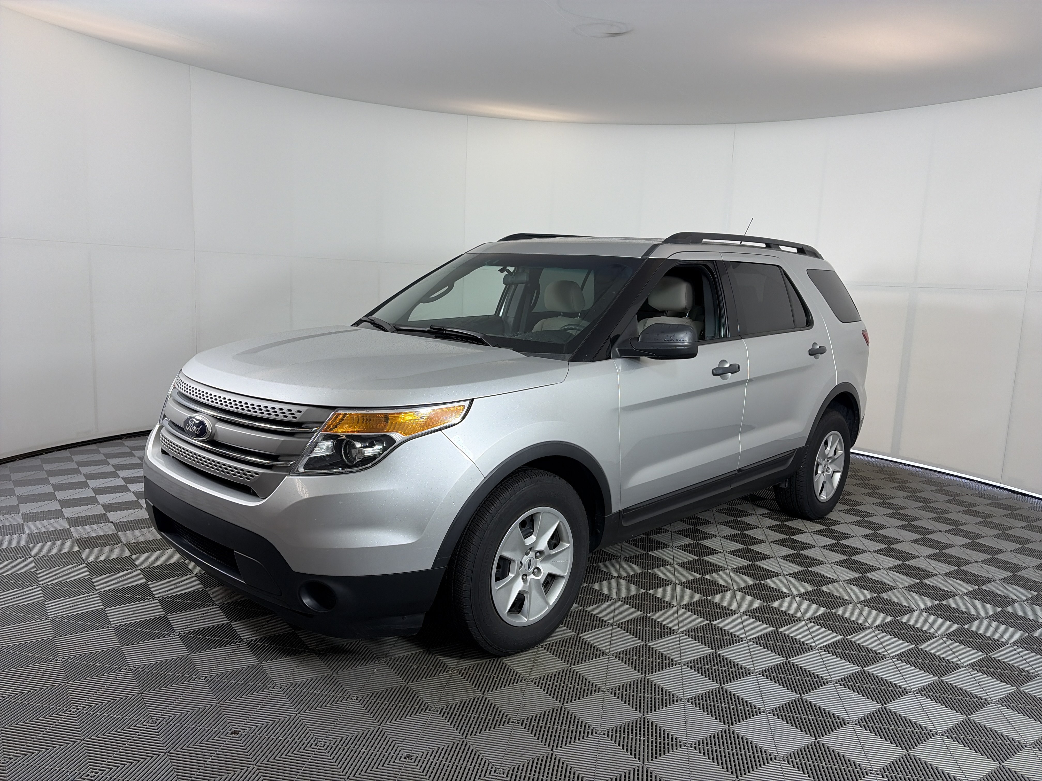 Used 2013 Ford Explorer FWD image 2
