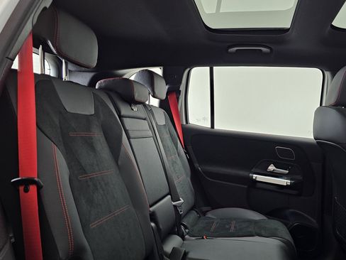 Used 2025 Mercedes-Benz GLB 35 AMG 4MATIC image 32