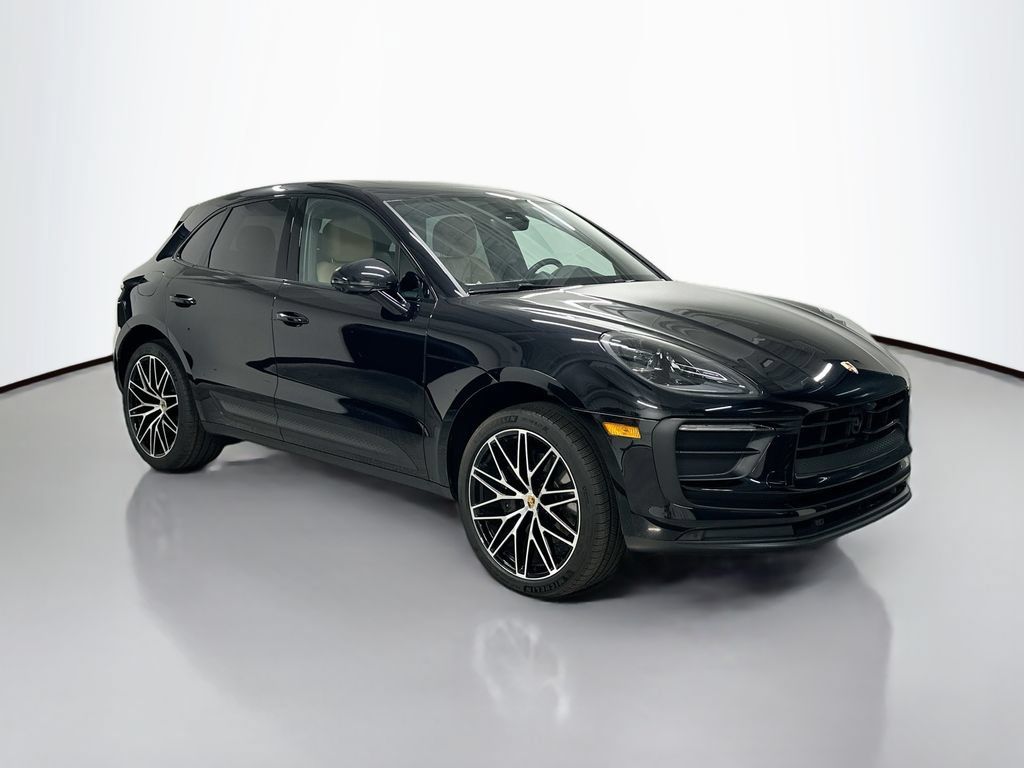 Certified 2025 Porsche Macan AWD/4WD image 7