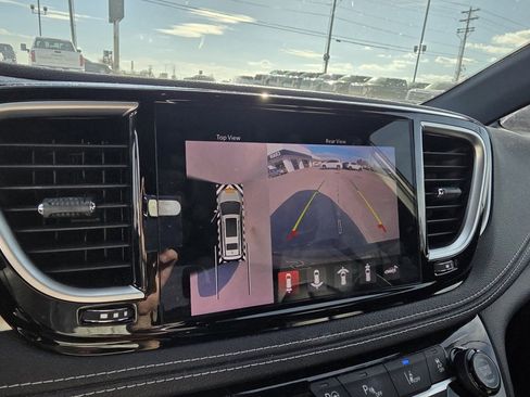 Used 2021 Chrysler Pacifica Limited w/ Uconnect Theater Family Group image 17