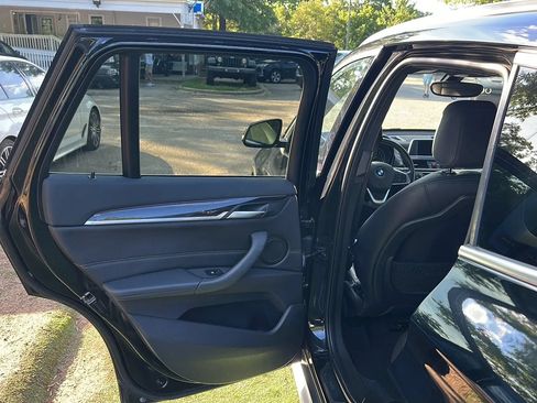 Used 2017 BMW X1 xDrive28i AWD/4WD image 18