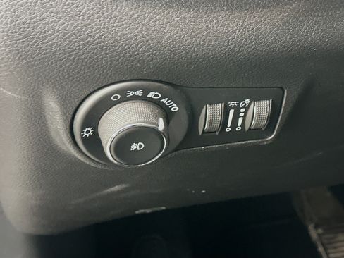 Used 2025 Jeep Compass Limited AWD/4WD image 17