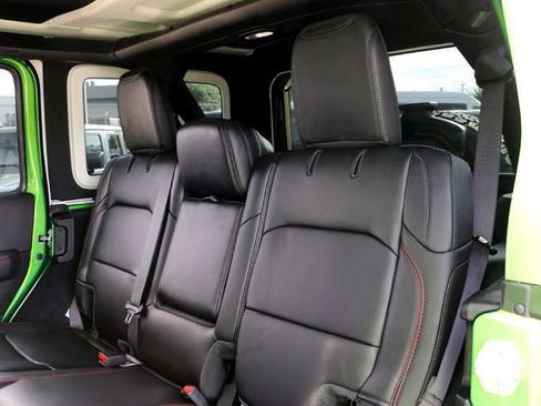Used 2025 Jeep Wrangler Unlimited Rubicon AWD/4WD image 23