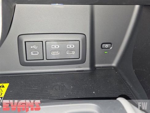 Certified 2023 Toyota Venza LE image 10