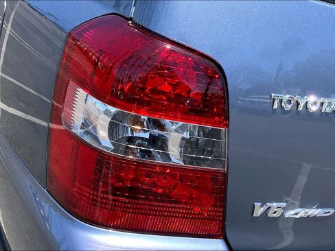 Used 2005 Toyota Highlander 4WD V6 w/ Preferred Pkg image 27