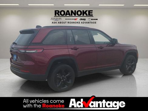 Used 2024 Jeep Grand Cherokee Altitude AWD/4WD image 9