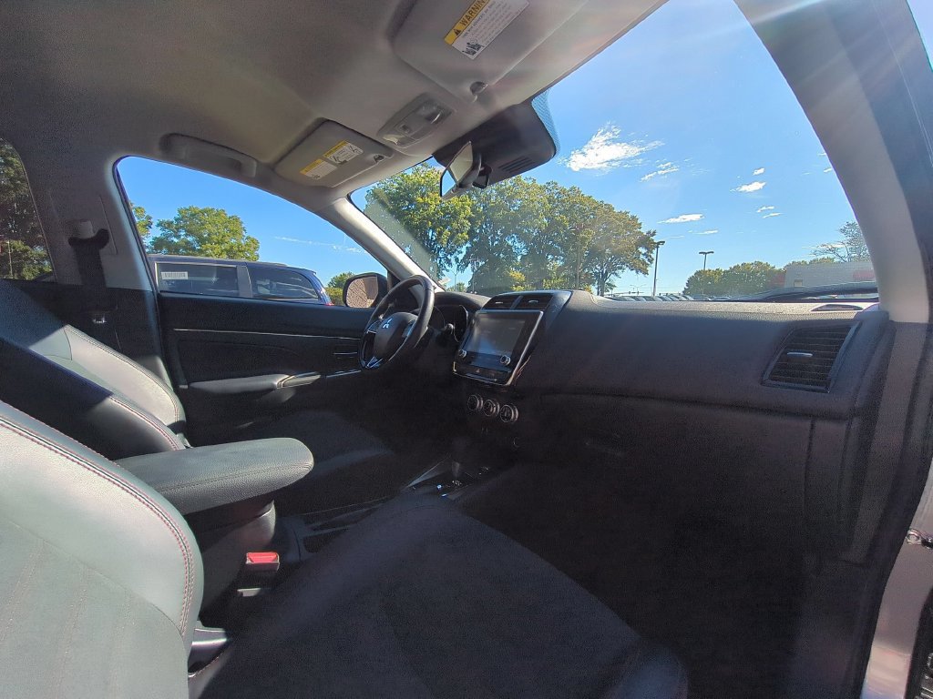 Used 2025 Mitsubishi Outlander Sport SE AWD/4WD image 31