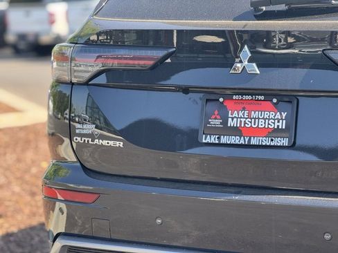 New 2025 Mitsubishi Outlander SE image 11