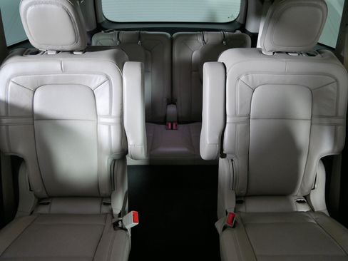 Used 2020 Lincoln Aviator Reserve w/ Equipment Group 202A AWD/4WD image 13