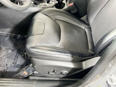 Used 2022 Jeep Cherokee Limited image 18