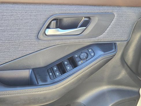Used 2023 Nissan Rogue SV FWD image 17