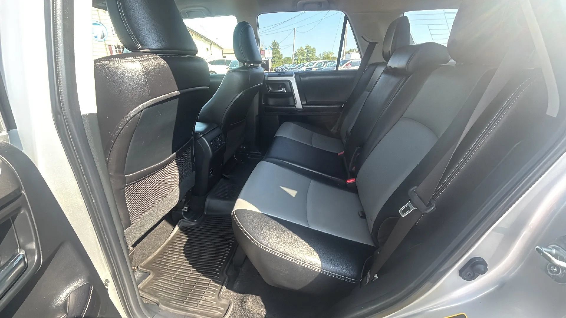 Used 2017 Toyota 4Runner SR5 Premium AWD/4WD image 29