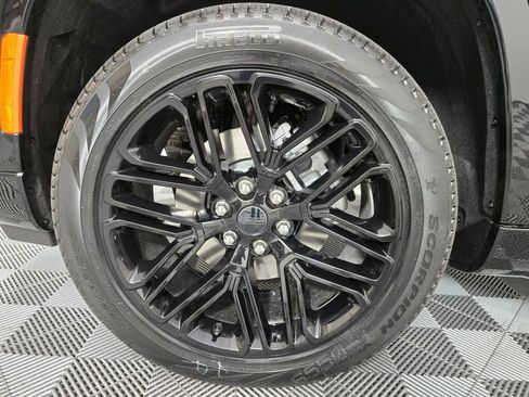 New 2025 Jeep Wagoneer L Series II w/ HD Trailer Tow Package w/25F image 10