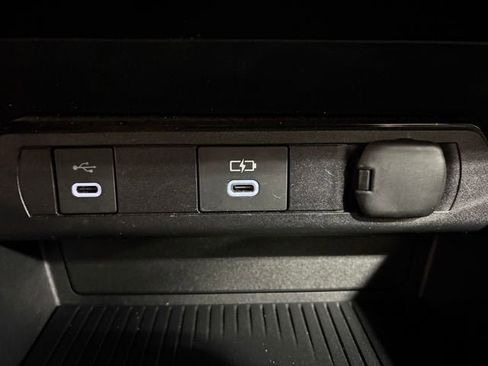 Used 2024 Toyota Prius LE image 17