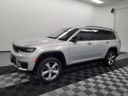 Used 2022 Jeep Grand Cherokee L Limited AWD/4WD image 2