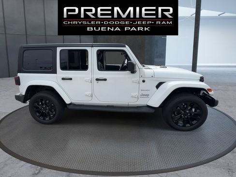 Used 2023 Jeep Wrangler Unlimited Sahara AWD/4WD image 9