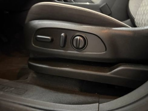Used 2023 Chevrolet Equinox LT w/ Driver Convenience Package FWD image 26