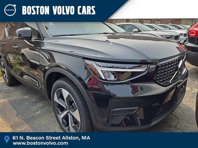 New 2026 Volvo XC40 B5 Core w/ Climate Package