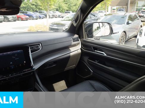 Used 2023 Jeep Wagoneer L Series II image 20