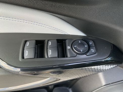 Used 2024 Chevrolet Trax LT FWD image 22