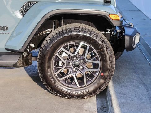 New 2026 Jeep Wrangler Unlimited Sahara AWD/4WD image 11