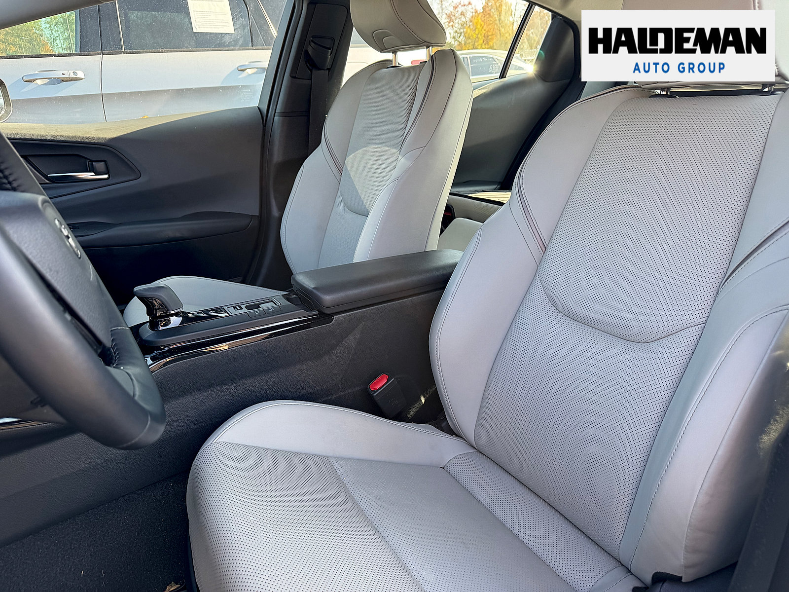 Used 2024 Toyota Prius XLE AWD/4WD image 5