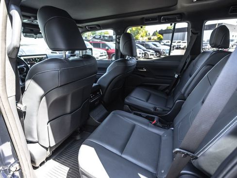 Used 2024 Lexus GX 550 w/ Accessory Package (Z1) AWD/4WD image 24