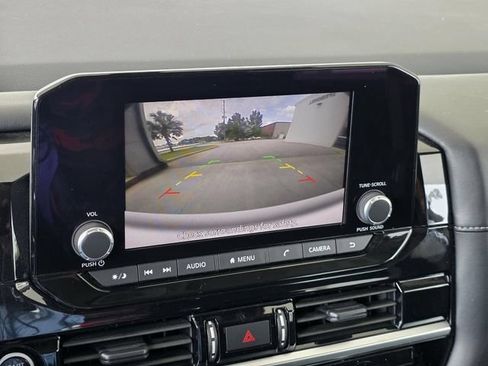 Used 2024 Nissan Pathfinder SV FWD image 15