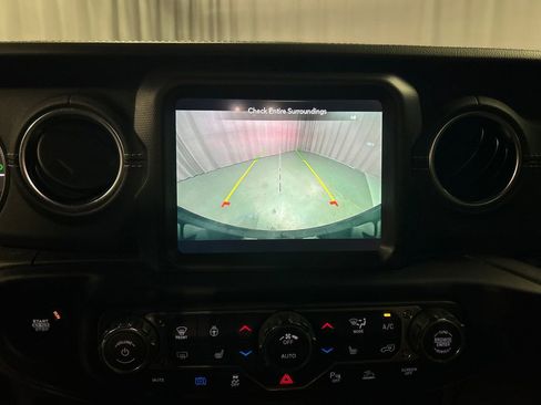 Used 2022 Jeep Wrangler Unlimited Sahara w/ Cold Weather Group AWD/4WD image 18