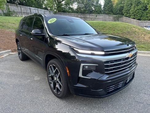 Used 2025 Chevrolet Traverse High Country FWD image 1