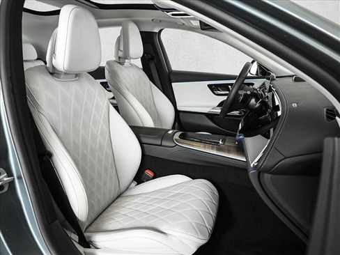 Used 2024 Mercedes-Benz E 350 4MATIC Sedan image 23