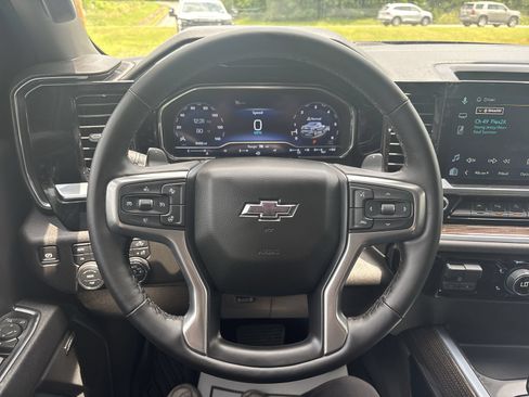 Used 2025 Chevrolet Silverado 1500 RST AWD/4WD image 17