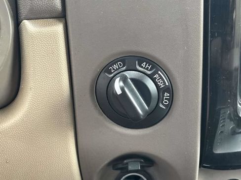 Used 2014 Nissan Titan SV w/ SV Value Truck Package AWD/4WD image 30
