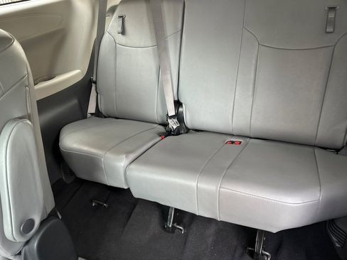 Used 2024 Toyota Sienna XLE image 18