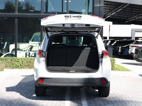 Used 2019 Toyota Highlander XLE image 7