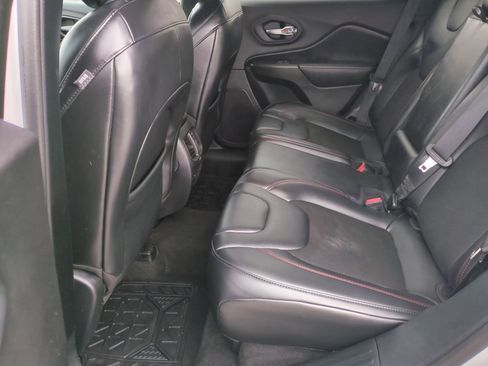 Used 2020 Jeep Cherokee Trailhawk image 30