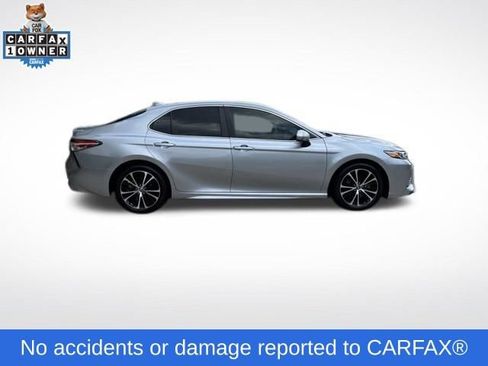 Used 2020 Toyota Camry SE FWD image 2
