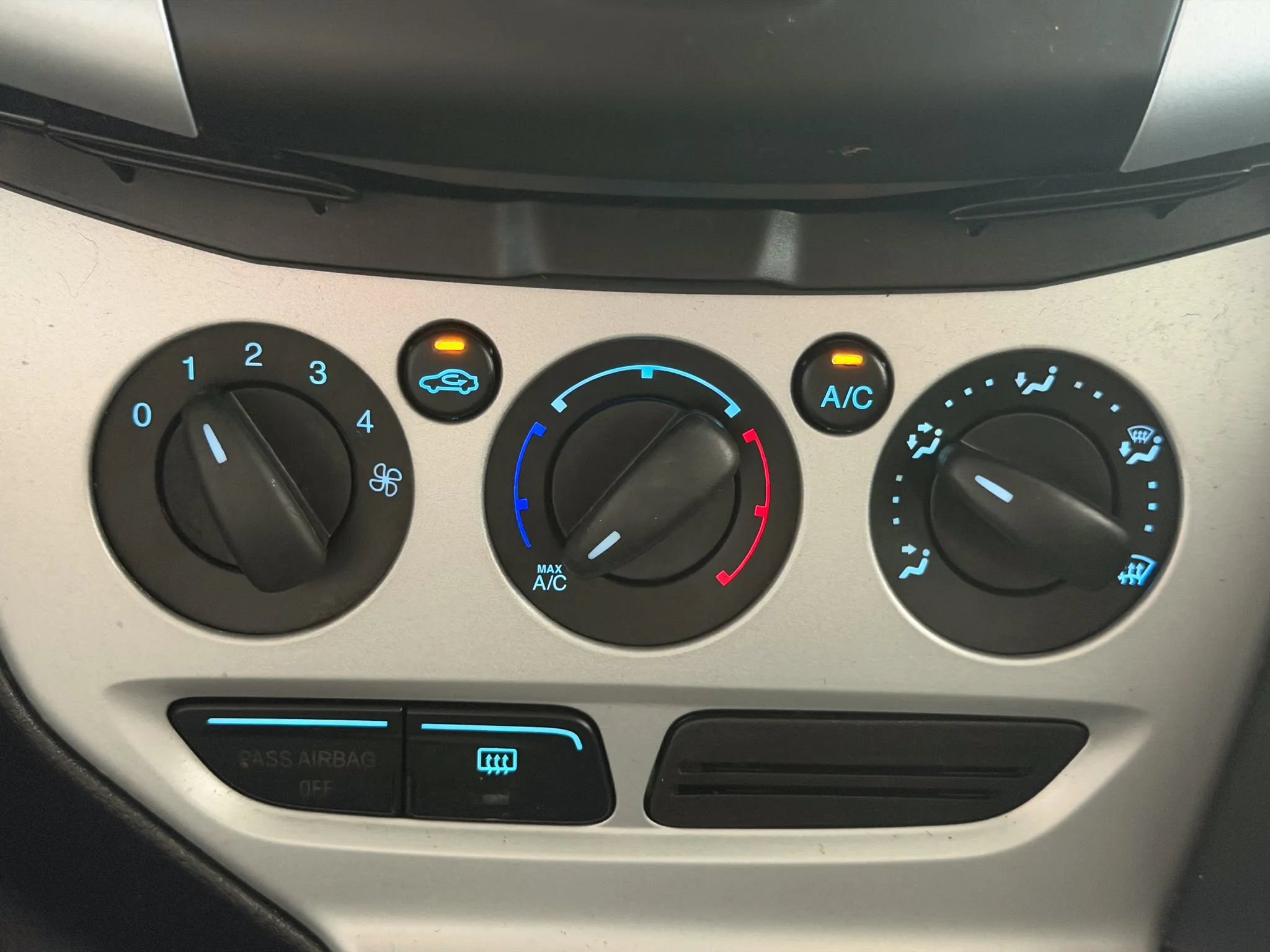 Used 2014 Ford Focus SE w/ Equipment Group 201A FWD image 35