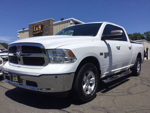 Used 2019 RAM 1500 Classic SLT AWD/4WD image 2