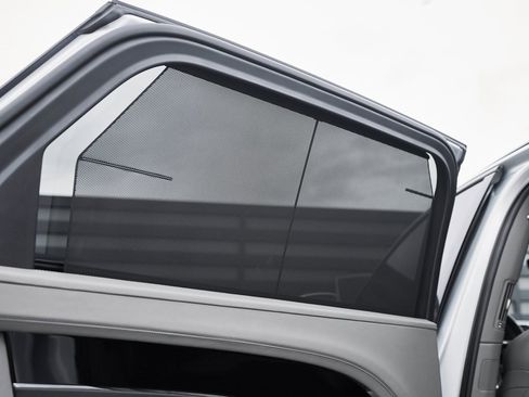 Used 2023 Bentley Bentayga Extended Wheelbase image 47