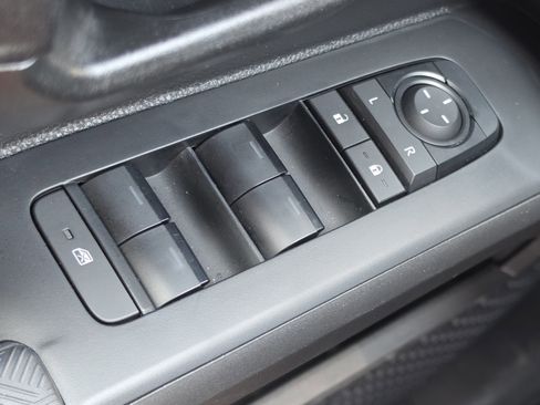 Certified 2025 Toyota Tacoma SR5 AWD/4WD image 13