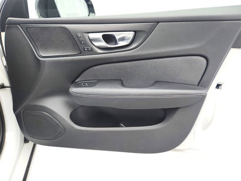 Used 2019 Volvo S60 T6 R-Design image 27