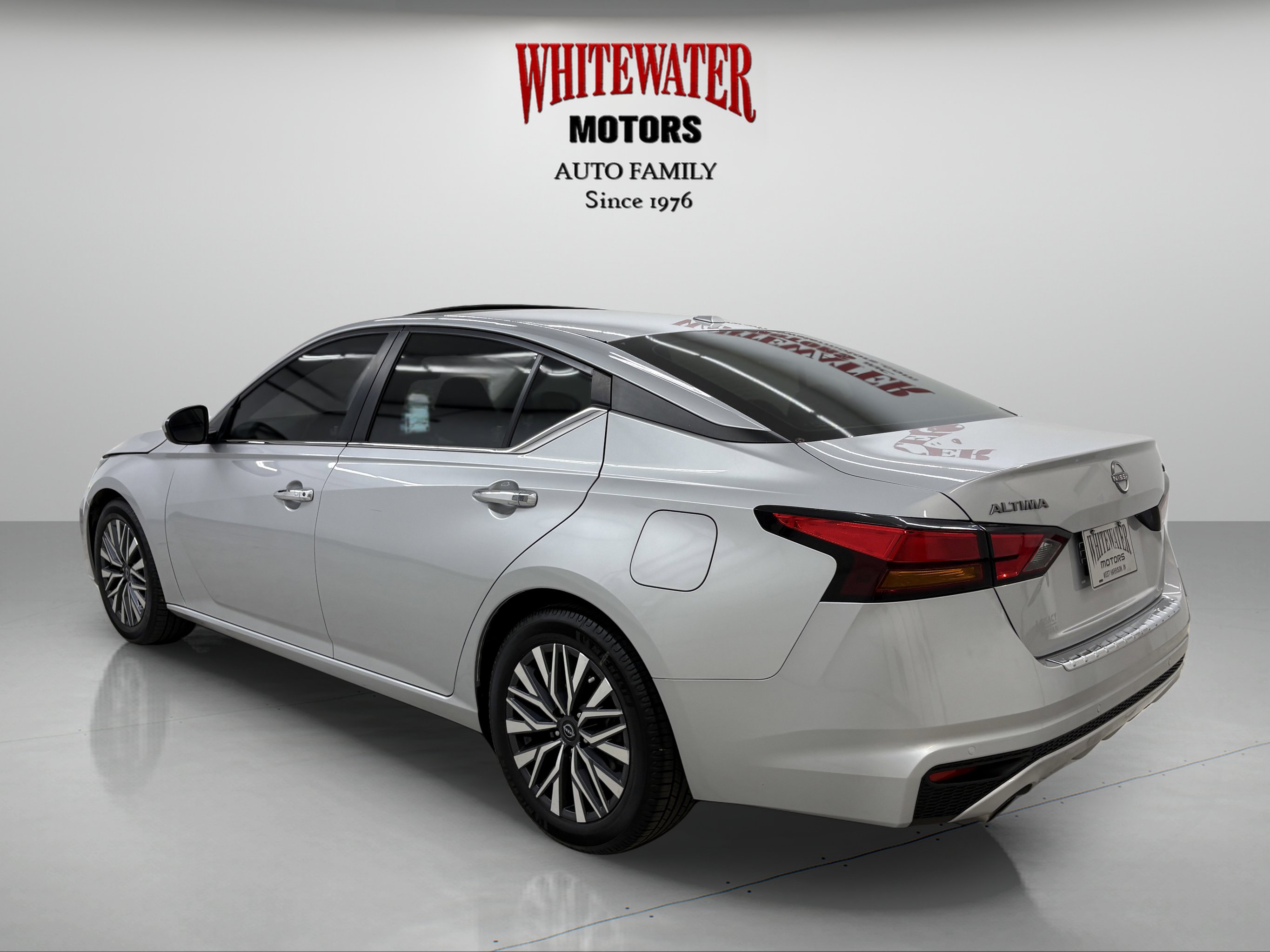 Used 2023 Nissan Altima 2.5 SV w/ SV Premium Package FWD image 2