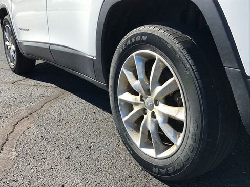 Used 2015 Jeep Cherokee Limited image 15