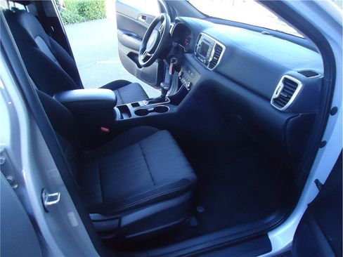 Used 2019 Kia Sportage LX AWD/4WD image 16