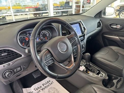 Used 2020 Jeep Cherokee Limited image 18