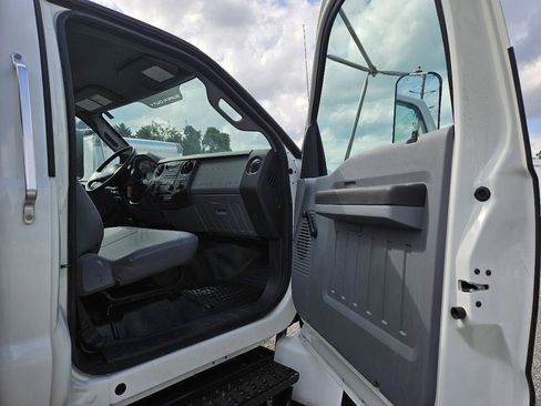 Used 2011 Ford F750 2WD Regular Cab Super Duty image 29